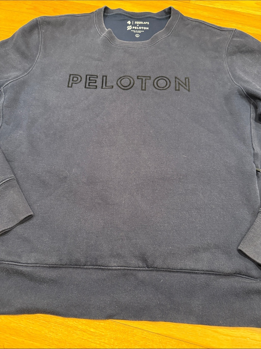 Peloton men’s crew neck sweatshirt size large.
